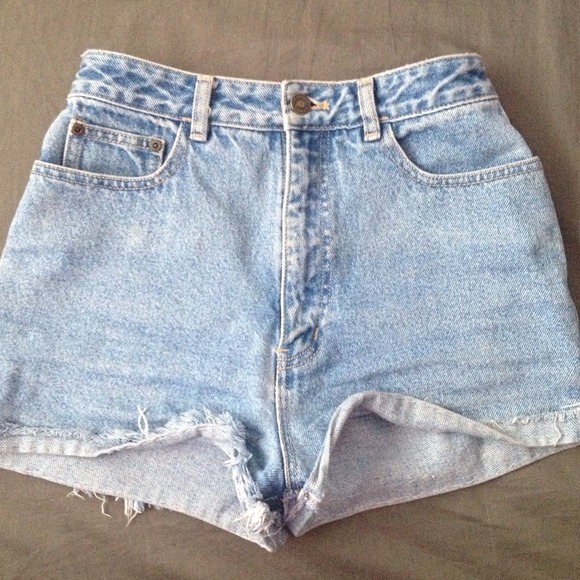 Denim - Vintage High Wasted Shorts