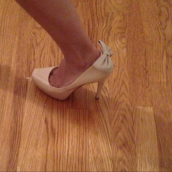 Like NEW Dolce Vita pumps - Picture 2 of 4