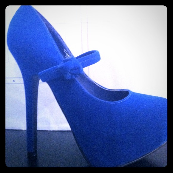 ***Sold***Your new favorite blue shoes!