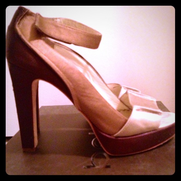 ✨3 toned satin heels