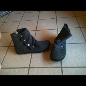 Grey button boots w/purple interior