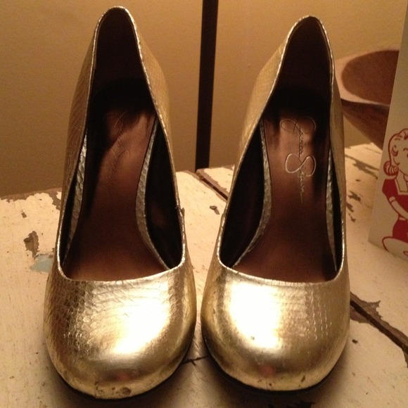 ❌✋SOLD! Gold snakeskin pumps - Picture 2 of 4
