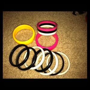 Set of 10 plastic bangles