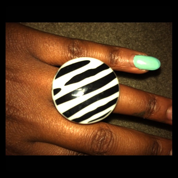 Oversized zebra ring