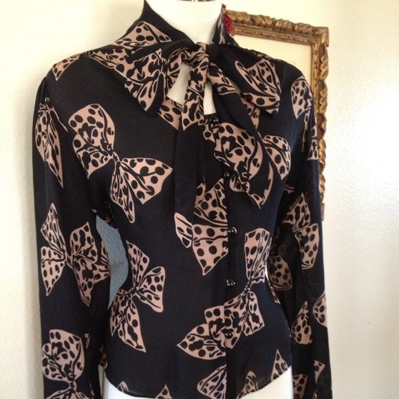 **SOLD*** MILLY 100% silk bow print top.