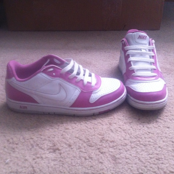 Nike Air Force Ones Low's in Pale Pink