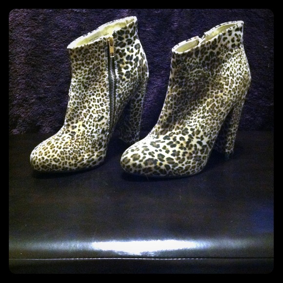 Size 8.5 Cheetah Booties!!! Worn once! - Picture 1 of 3