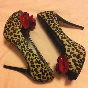 Steve Madden leopard print red bow