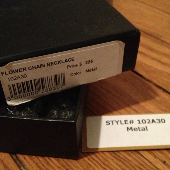 💔💔Catherine Malandrino Necklace, real stones - Picture 2 of 4