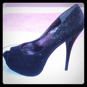 Steve Madden Shoes - Steve Madden peep toe pumps SZ 6 Steve Madden Shoes - Steve Madden peep toe pumps SZ 6
