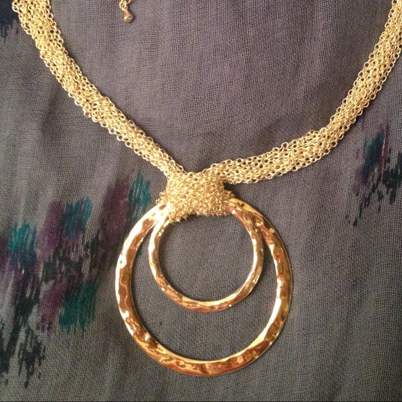 ❌❌SOLD❌❌⚡Silvertone multi strand necklace.⚡