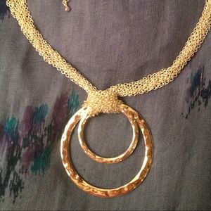 ❌❌SOLD❌❌⚡Silvertone multi strand necklace.⚡