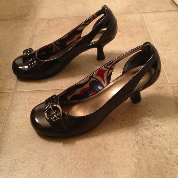 Brown kitten heels! - Picture 2 of 4