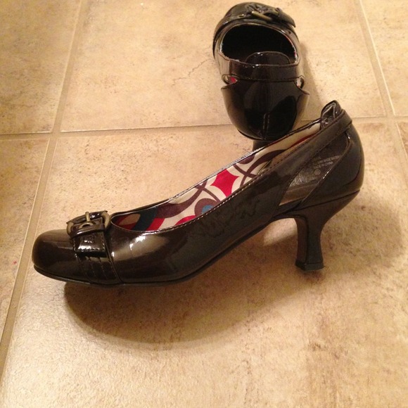 Brown kitten heels! - Picture 4 of 4