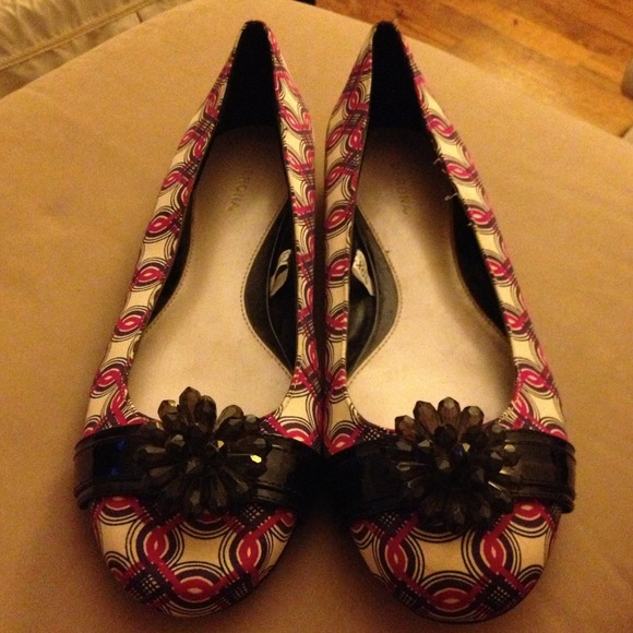 RESERVED!! @tomanypets Cute Merona flats