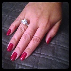 ⭕Bundled w/ C iPhone case⭕3 Carat CZ Ring~💍💎