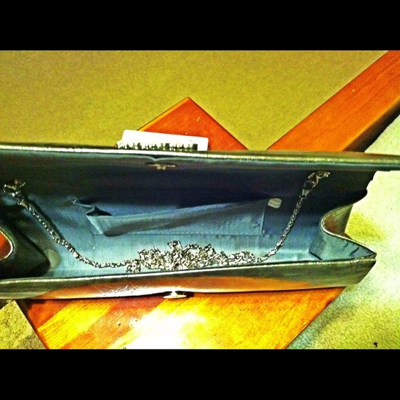 **REDUCED** Grey Clutch - Picture 3 of 3
