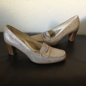 Taryn Rose beige shimmer Penny loafer heels 38.5