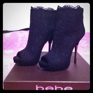 Black lace peep toe bootie 💢SOLD💢