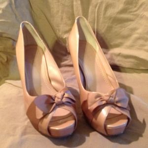 Nine West muted pink pumps size 8.