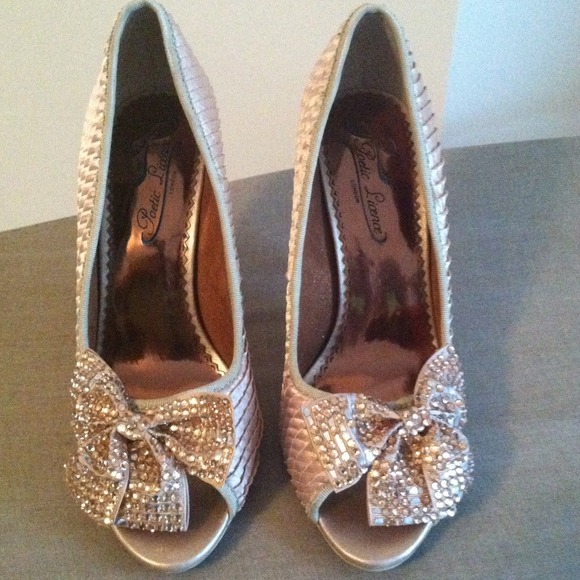 "SOLD IN BUNDLE FOR ALEAHV" Gold heels - Picture 4 of 4