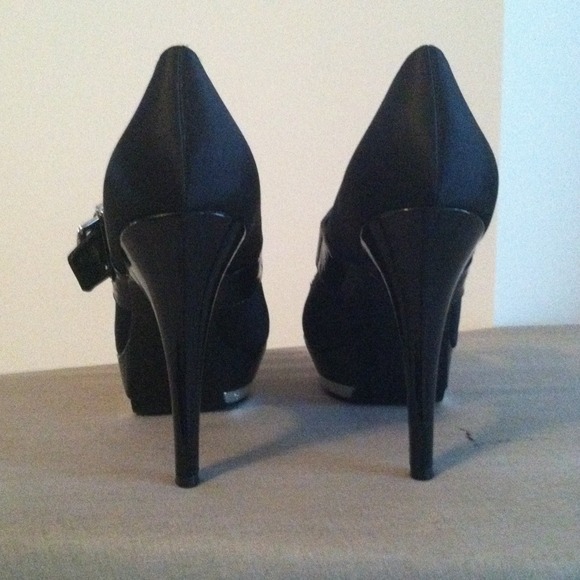 Sold in bundle/Black satin 5in heel platform. - Picture 2 of 3