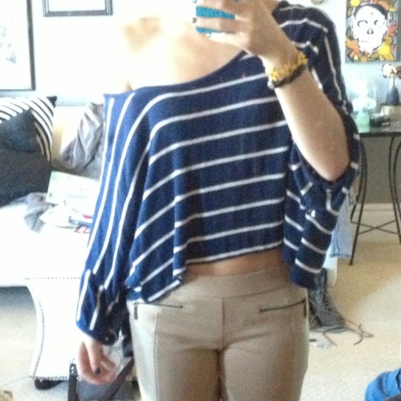 💢Sold💢Crop sweater top