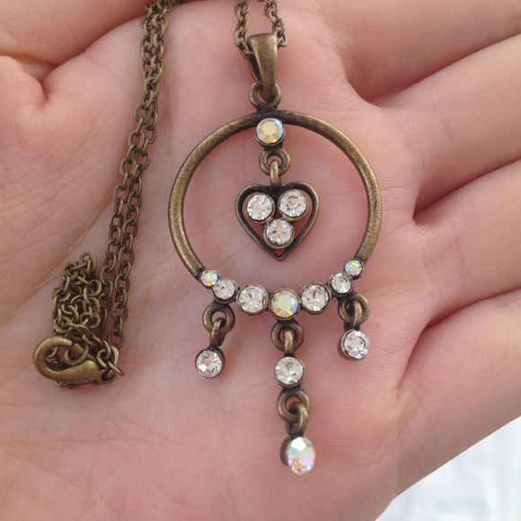 NWT Antique gold dangle heart pendant necklace