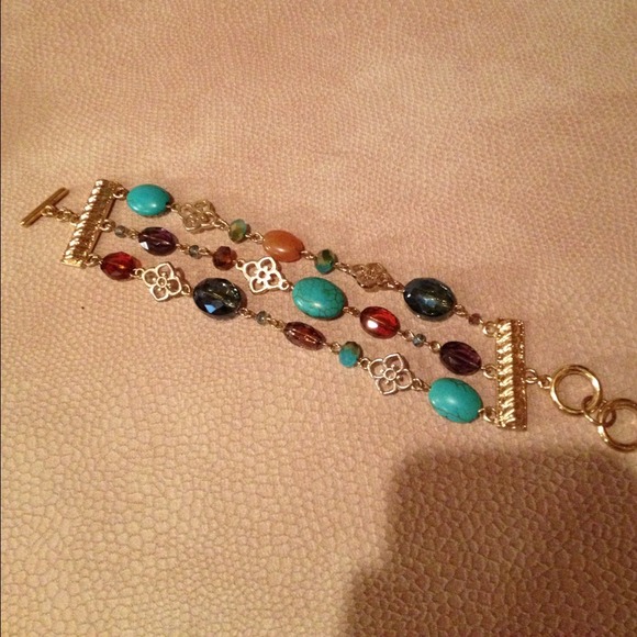 Stone & rhinestone gold toggle bracelet.
