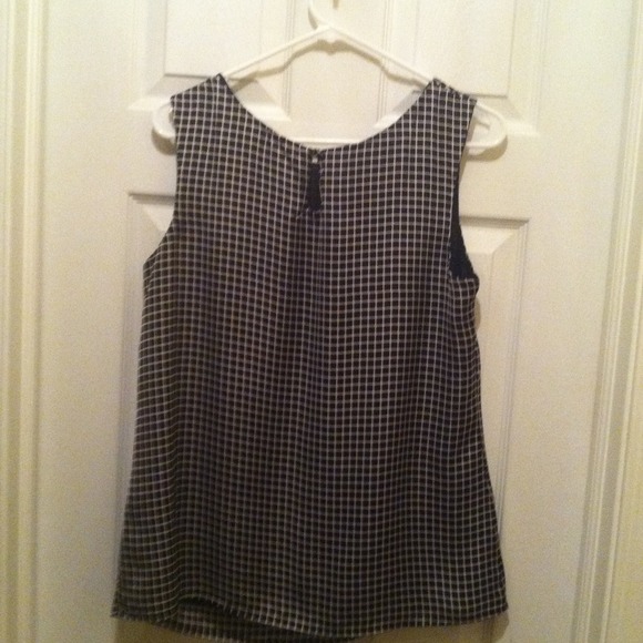 Top - Picture 2 of 2