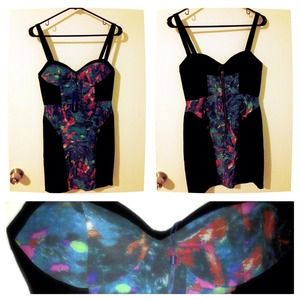 SOLD ✂$✂NWT Rebecca Minkoff size 0 but can fit 4