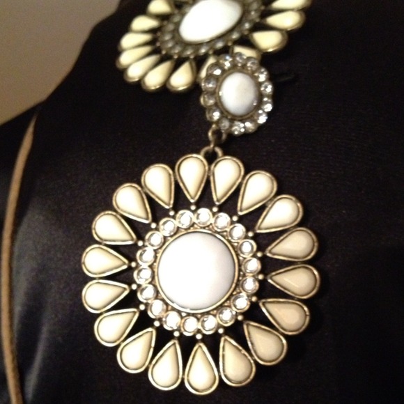 Necklace and earrings - Picture 2 of 2