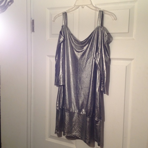 Reduced Platinum sliver blouse / off the shoulder