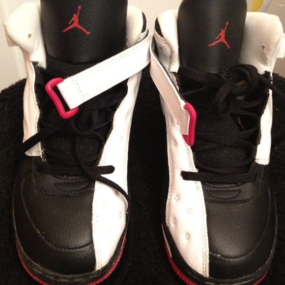 Blk/white Jordans size 3