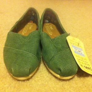 Size 6 Women's Bottle Green Corduroy Toms