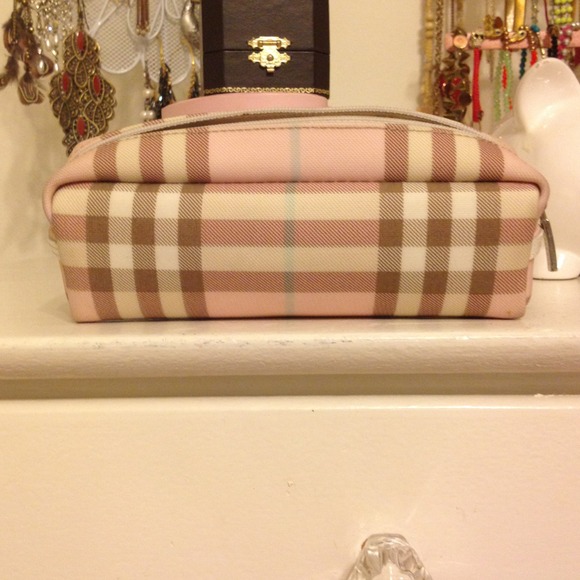Burberry make up bag!!