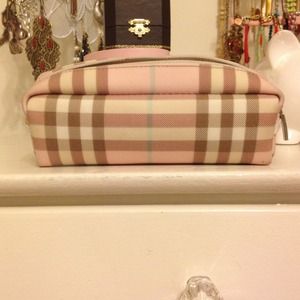 Burberry make up bag!!