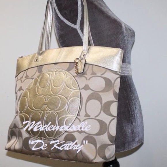 -SOLD OUT- Coach Laura Signature Tote F18335 NWT.