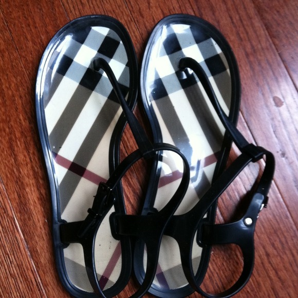 *SOLD* Burberry jelly thong sandals