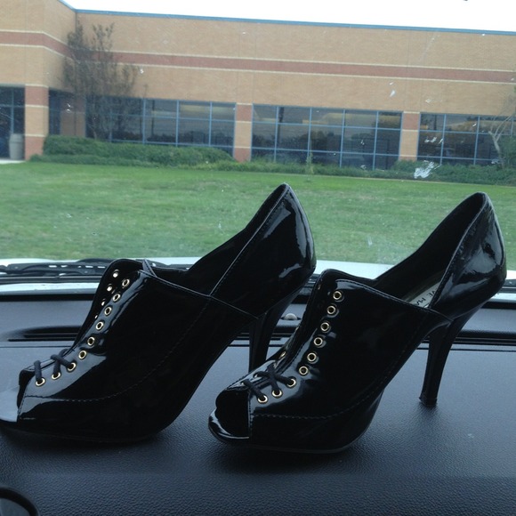 Steve Madden Black Patent Leather Heels Sz6 Medium - Picture 2 of 4
