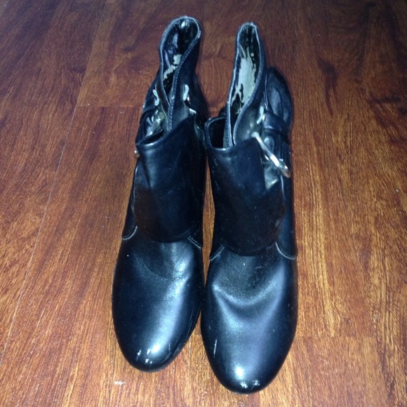 High heel boots