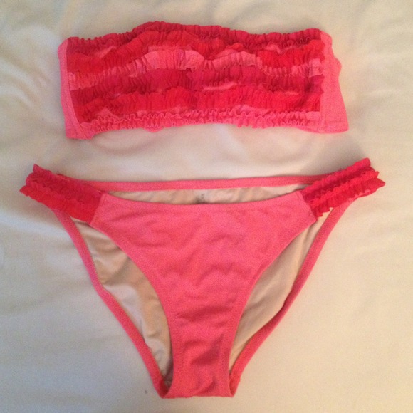 💢SOLD💢ruffled bandeau bikini