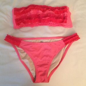 💢SOLD💢ruffled bandeau bikini
