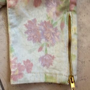 Zara Jeans - Zara floral skinnies Zara Jeans - Zara floral skinnies