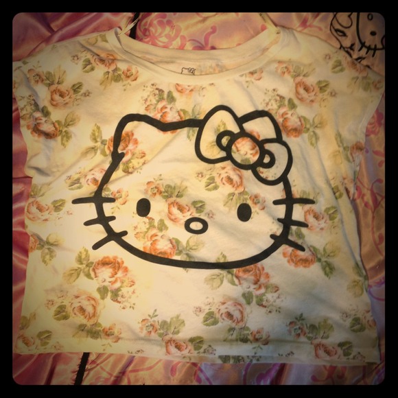 Floral Hello Kitty Tee. 😻