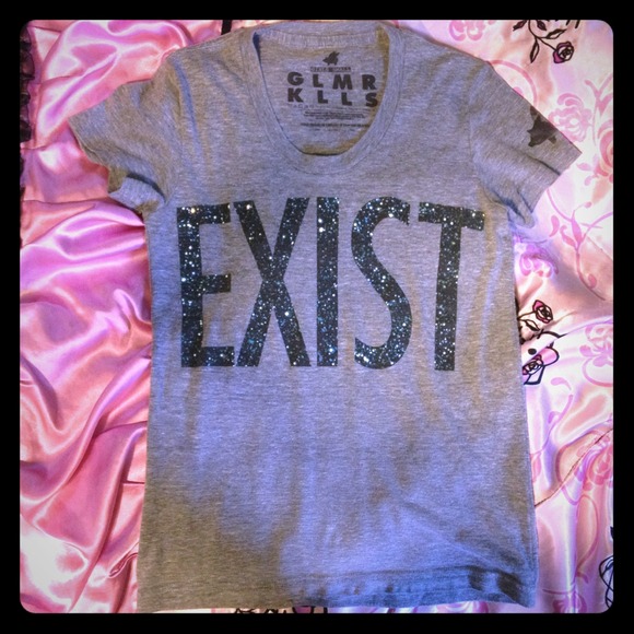 🌟✨GLAMOUR KILLS! Gray Tee Shirt, verrry cute!✨🌟