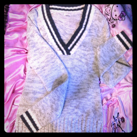 NWOT! Heather grey knit sweater!