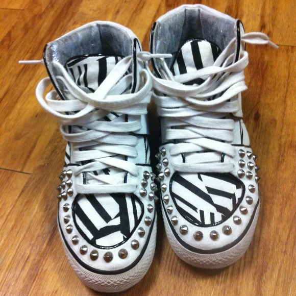 Zebra spike sneaker