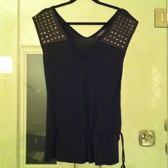 🎈SOLD🎈 -- Black top with studs on shoulders
