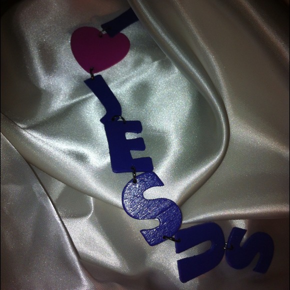 I Heart Jesus Earrings!! (I Love Jesus) - Picture 2 of 2